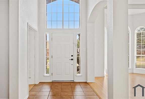 3rd image of 9679 Briardale Dr