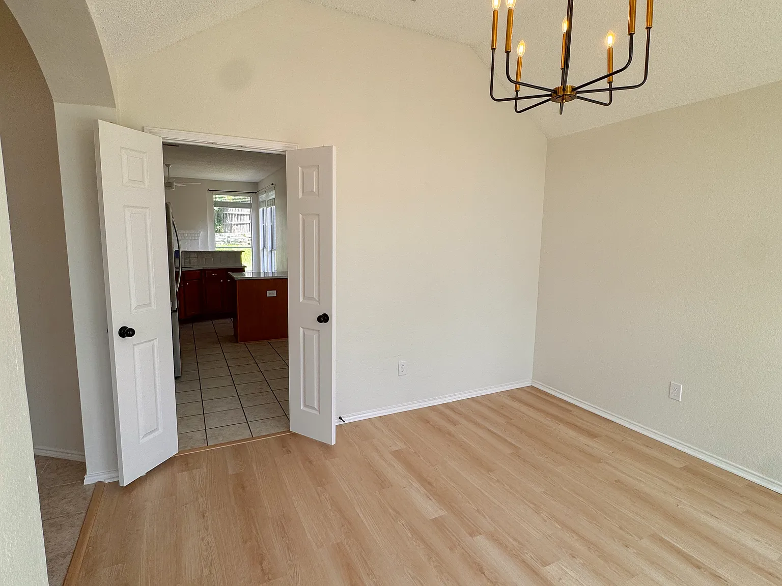3 bed, 1838 sqft, $2,350 — Photo 4
