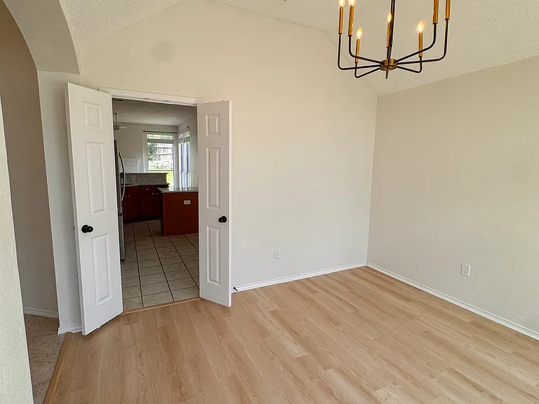 7015 Hillwood Dr — Photo 4