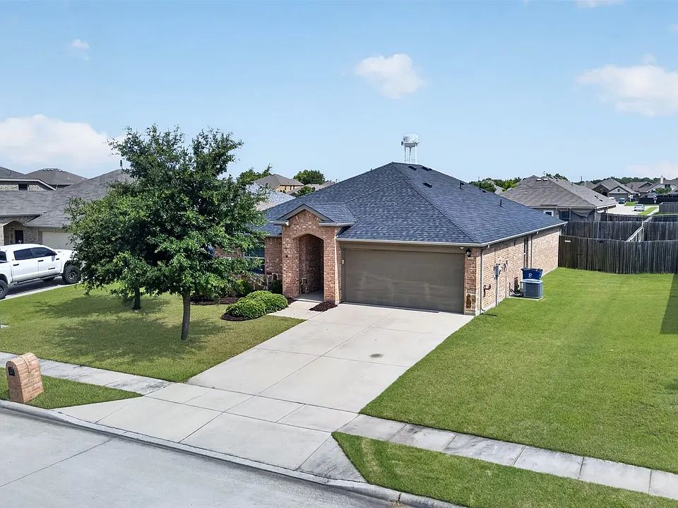 1st image of 416 Azalea Dr