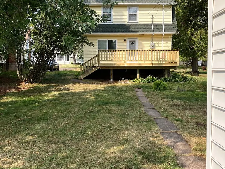 226 W Kent Rd — Photo 19