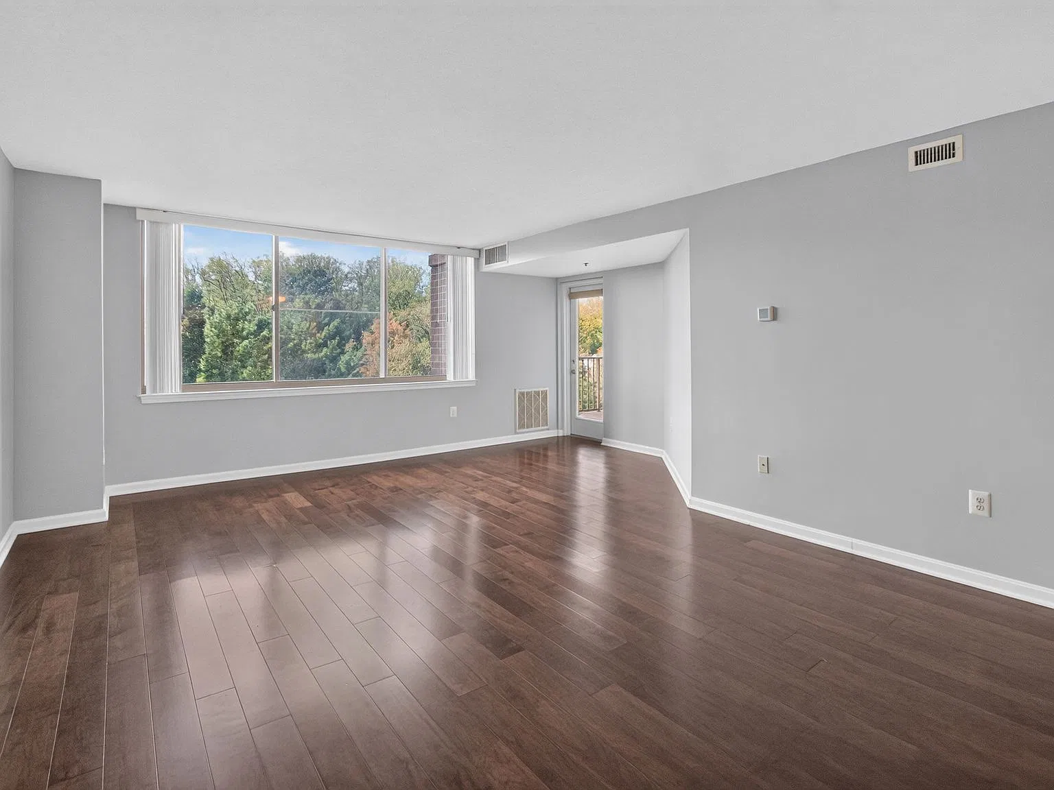 10101 Grosvenor Pl — Photo 3