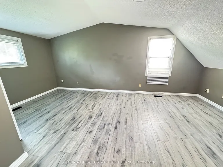 129 Kortright Rd W — Photo 8