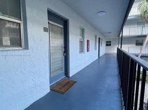 2800 Somerset Dr APT 205J, Lauderdale Lakes, FL 33311