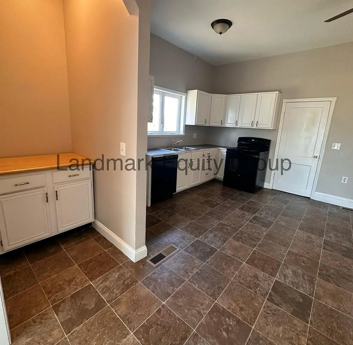 4 bed, 1196 sqft, $1,200 — Photo 3