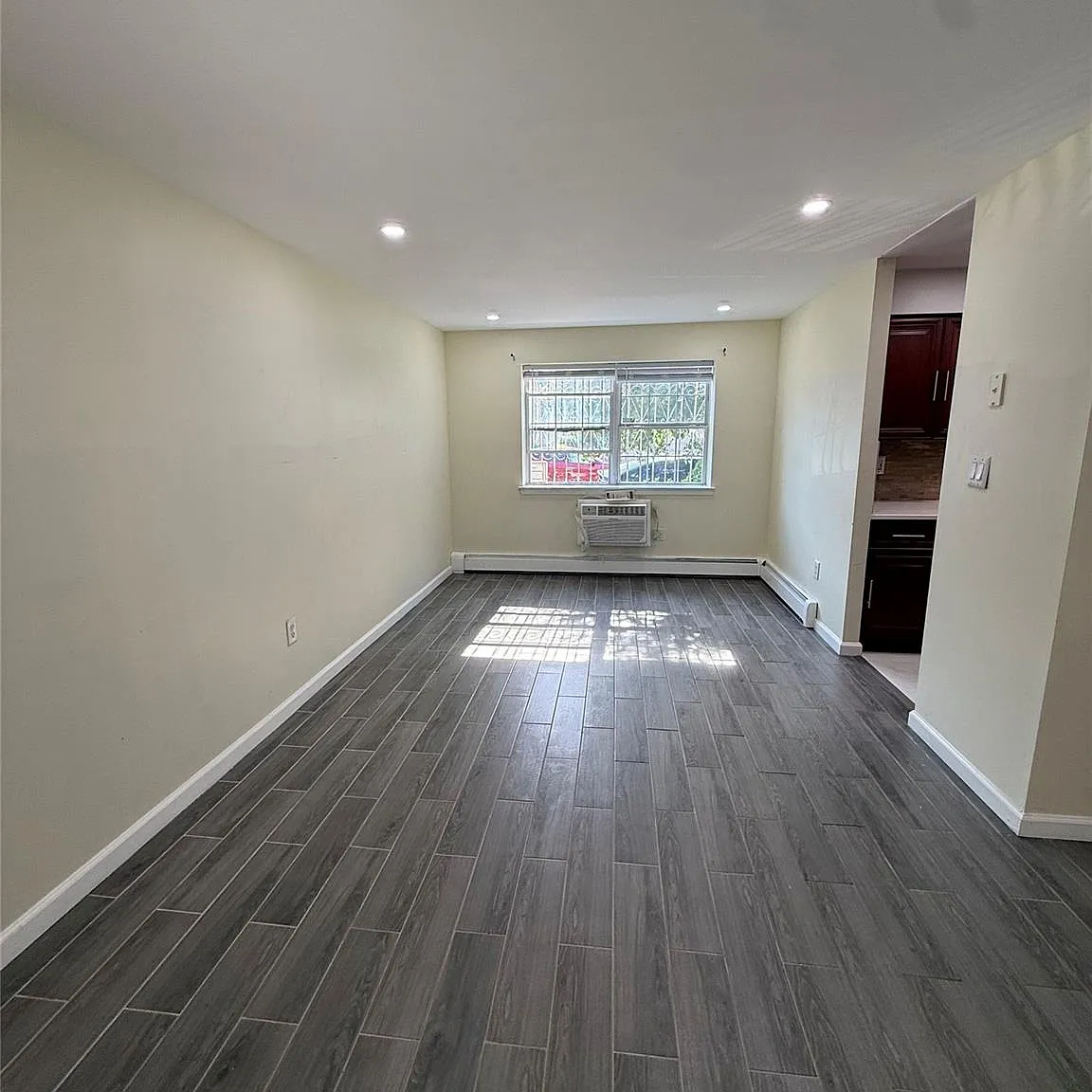 2 bed, 1.0 bath, 2052 sqft, $2,500 — Photo 3