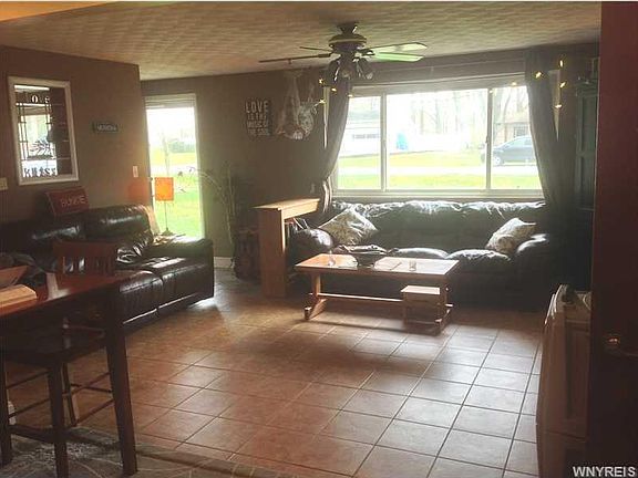 3rd image of 380 Hilltop Dr