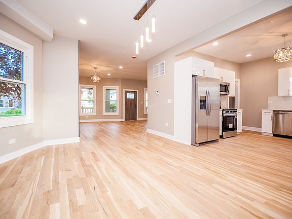 4th image of 807 N 5th Ave