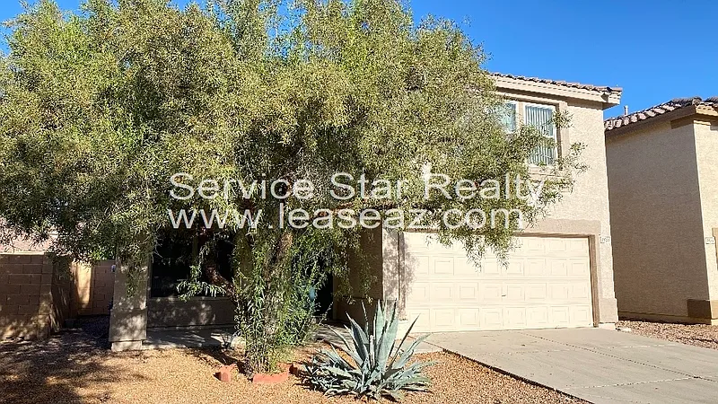 3 bed, 2.5 bath, 1820 sqft, $2,295 — Photo 3