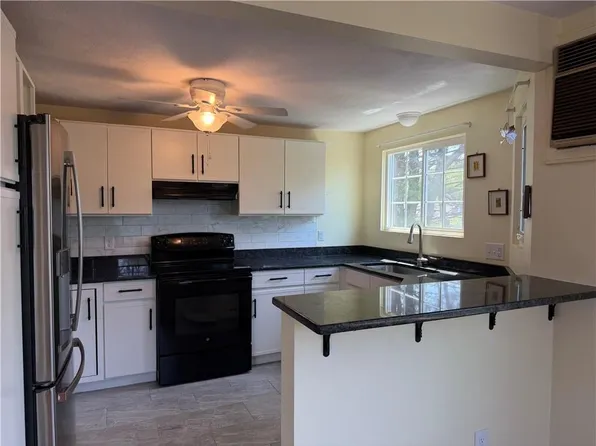 29 Swan Ct, Providence, RI 02904