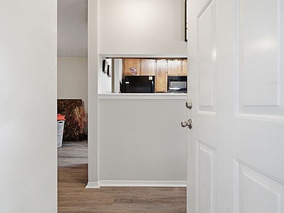 5th image of 301 Andrew Jackson Pl