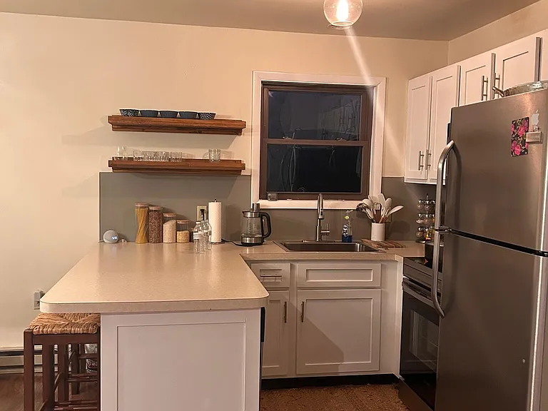 218 Sunlight Dr — Photo 6