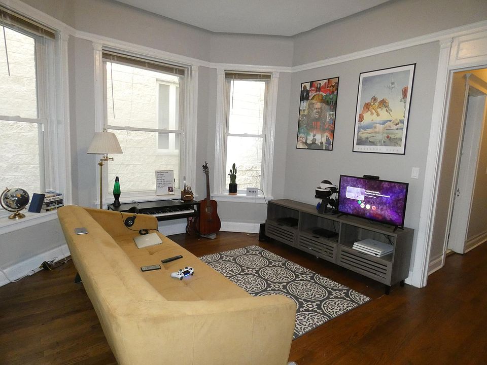 1st image of 3759 N Wilton Ave #3D