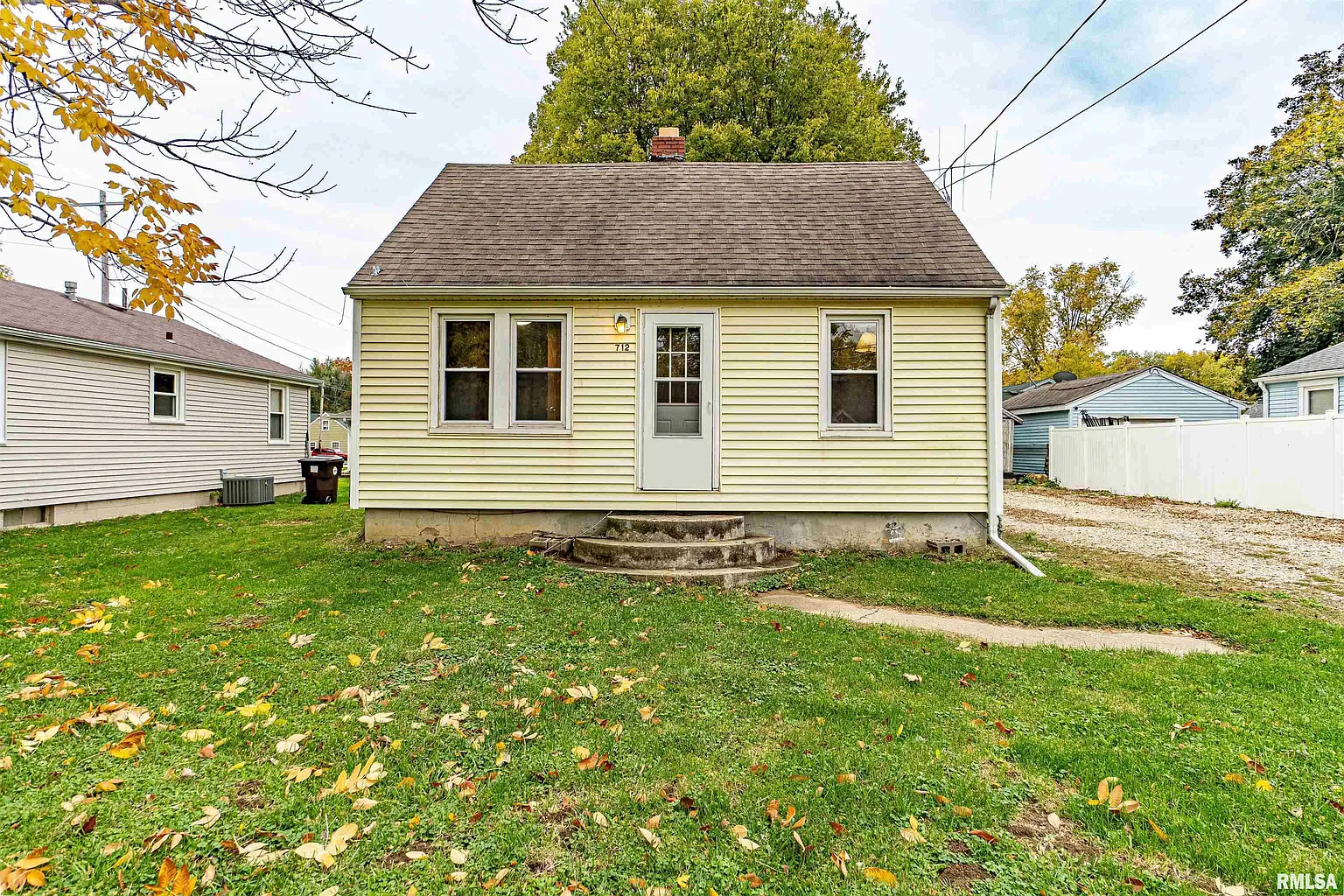 712 Pekin Ave photo 1