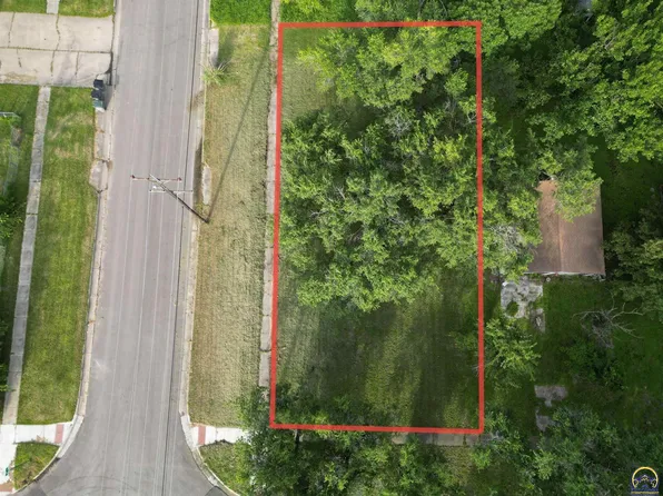 126 S Sylvan St, Emporia, KS 66801