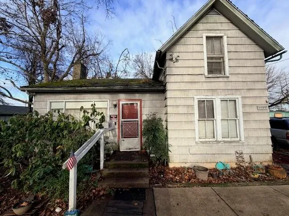 1170 W McAndrews Rd, Medford, OR 97501