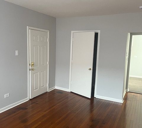 2nd image of 5732 N Winthrop Ave #309