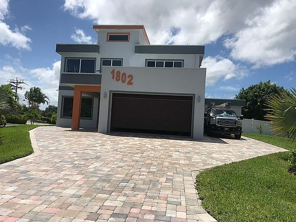 5th image of 1802 SW 47th Ter