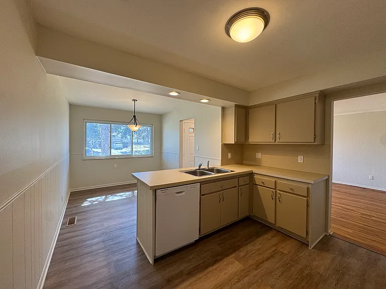 2235 Chesley Dr — Photo 13