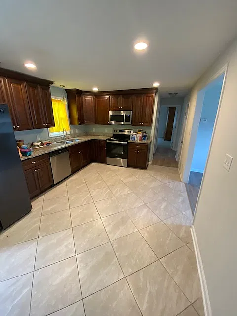 4 bed, 1600 sqft, $2,200 — Photo 4