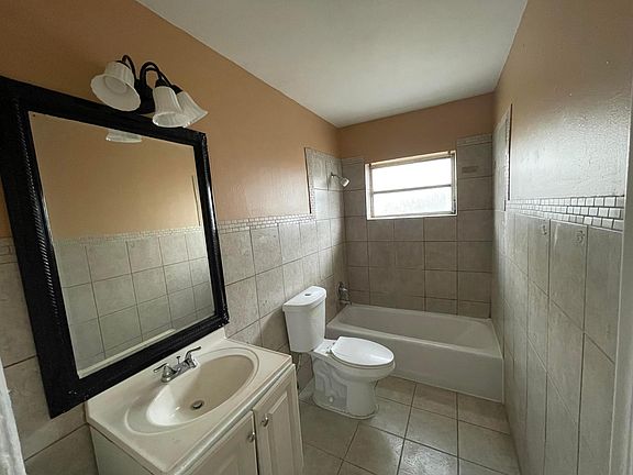 3rd image of 1314-1316 NW 8TH Avenue