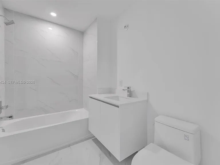 700 NE 24th St #3806 — Photo 33