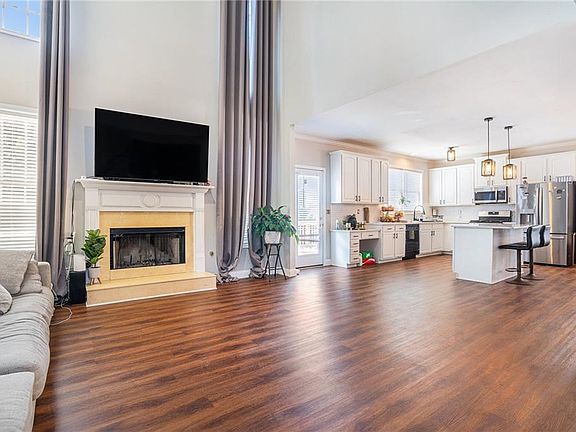 5th image of 939 Redstone Rd