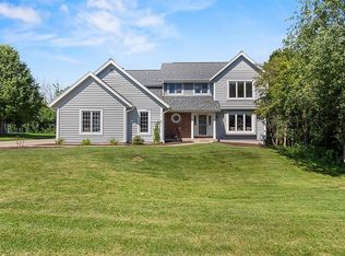 W145N5303 Thornhill Dr, Menomonee Falls, WI 53051