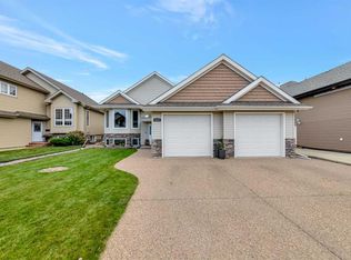 1607 W 54th Ave, Lloydminster, AB T9V 2T6