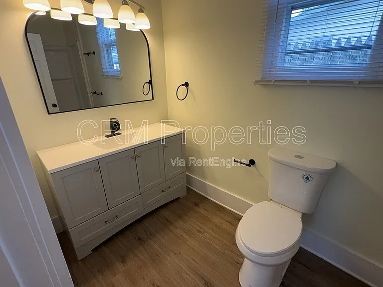 1339 Division St — Photo 22