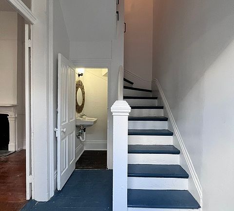 2nd image of 1918 1/2 Dauphine St