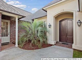 8906 Foxgate Dr, Baton Rouge, LA 70809