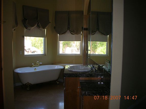 Huge Master Bath w/Clawfoot tub