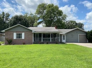 405 10th St, Carmi, IL 62821