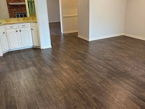 4th image of 430 Top Hill Dr