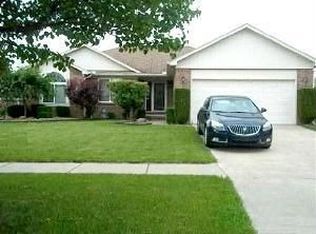 36518 Saint Clair Dr, New Baltimore, MI 48047