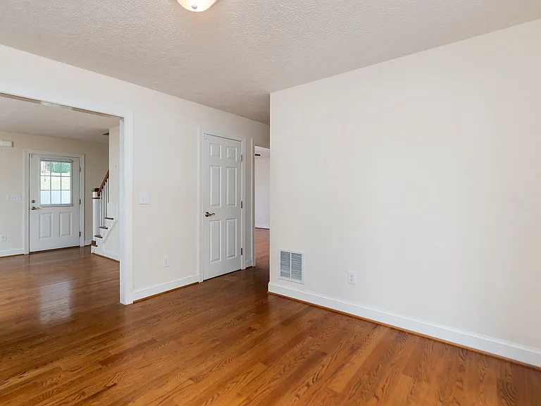 205 College Cir — Photo 17