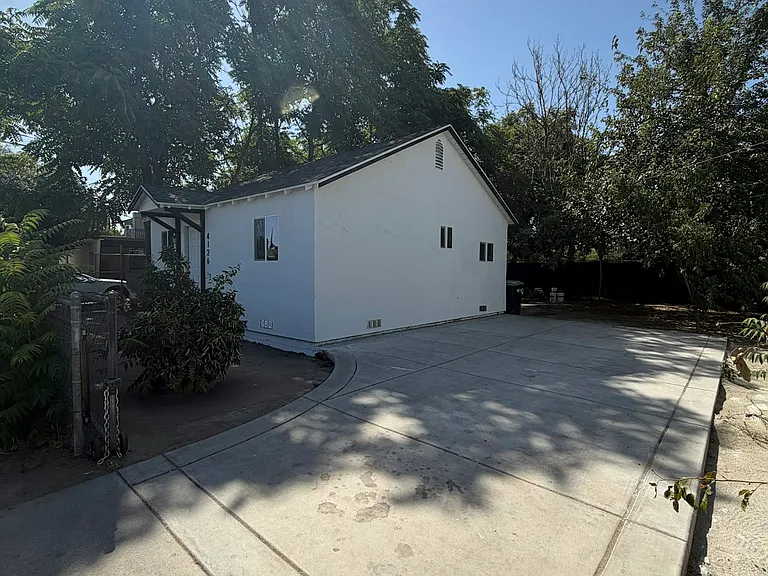 4126 E Burns Ave — Photo 2