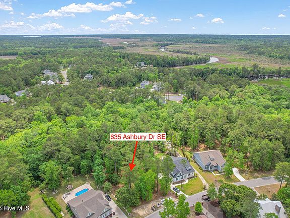 2nd image of 635 Ashbury Drive SE