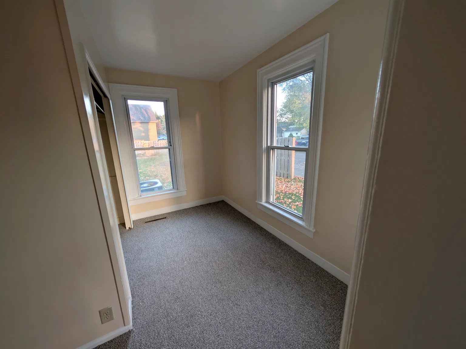 109 S Walnut St — Photo 3