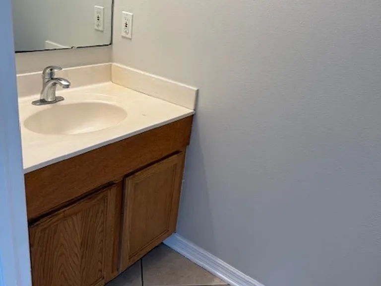 744 Paris Dr — Photo 23