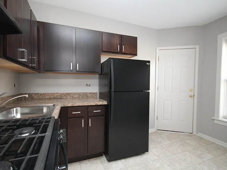 1352.5 W Argyle St #2E — Photo 14
