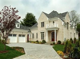 9 Club Way, New Rochelle, NY 10804