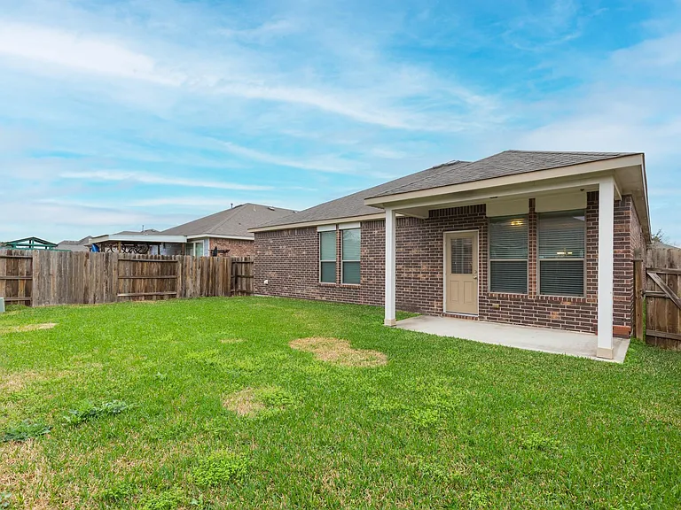 1110 Larkfield Dr — Photo 6