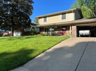 2009 66th St, Windsor Heights, IA 50324