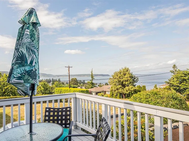 1486 SE Camano Dr — Photo 1