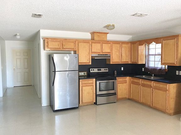 5th image of 2912 Meadow Ln