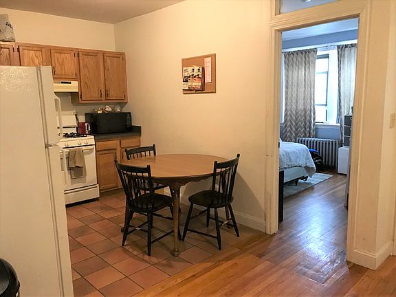 4th image of 23 Egremont Rd APT 4