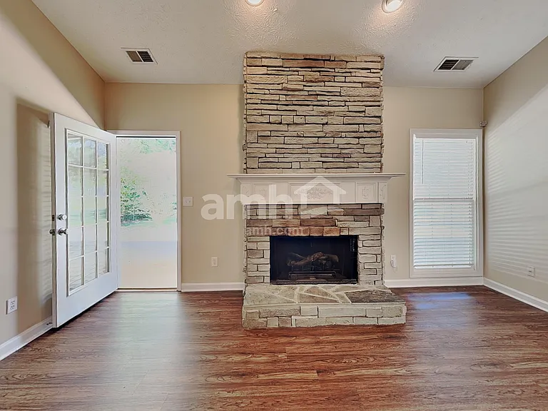 136 Spring Meadows Ave — Photo 8