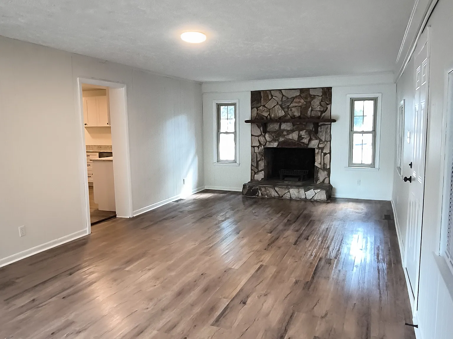 3 bed, 1354 sqft, $1,500 — Photo 4